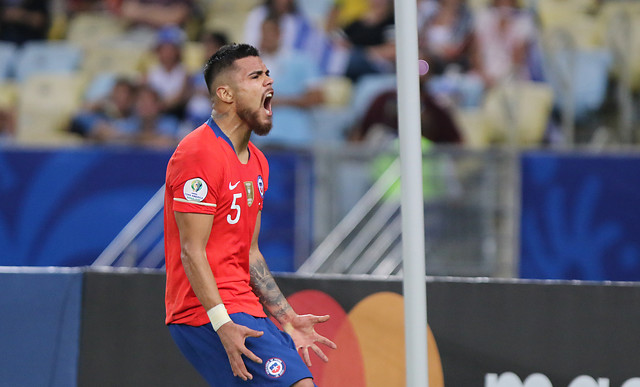 Paulo Díaz responde a los reparos de Alexis Sánchez por el recambio en la Roja: 