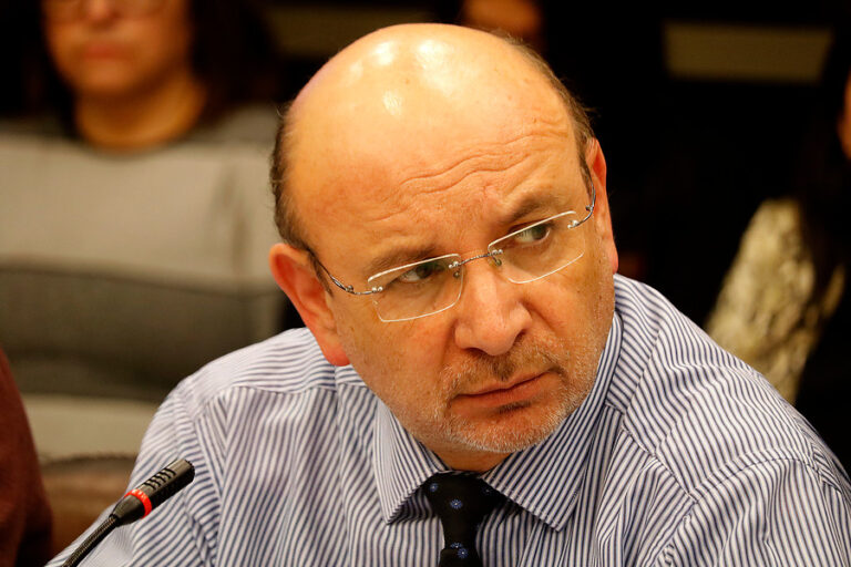 Castro y acusación de manipulación datos: “No me extrañaría que el presidente supiera que existía un sistema dual”