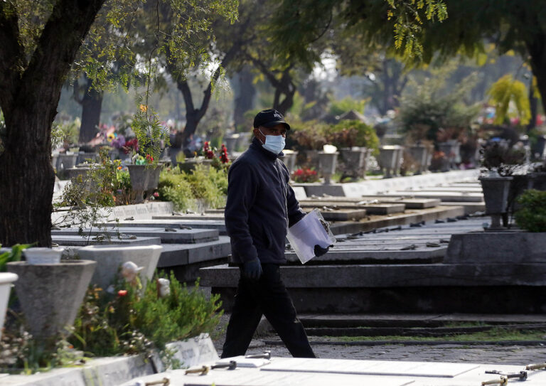 Minsal informa que cementerios no podrán abrir el 31 de octubre y 1 de noviembre para 