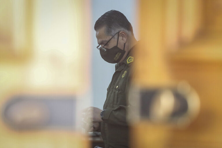 Parlamentarios amenazan con no aprobar el presupuesto 2021 de Carabineros si Rozas no renuncia