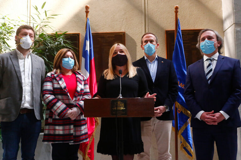 Diputados UDI afirman que acusación contra Pérez busca 