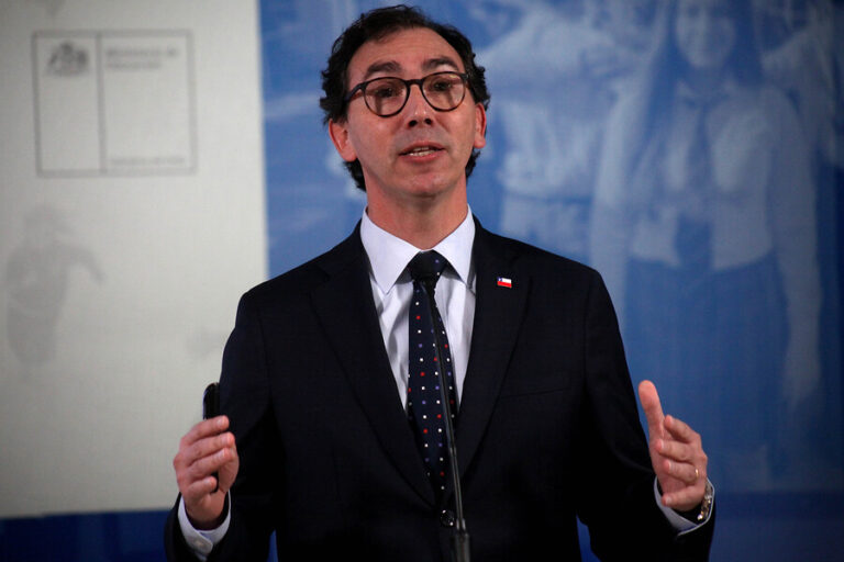 Ministerio de Educación lanza plan para recuperar aprendizajes de básica y media