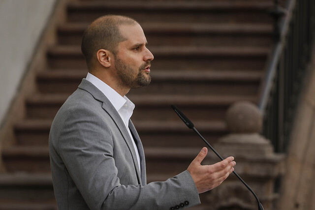 Bellolio afirma que  gobierno evalúa retrasar el toque de queda el día del plebiscito