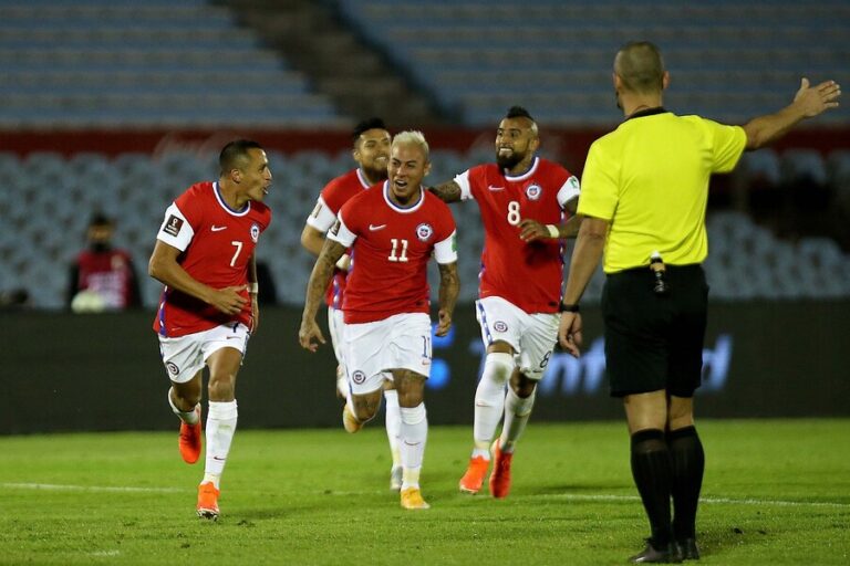 Hora, formación y dónde ver el partido de Chile contra Colombia por Clasificatorias