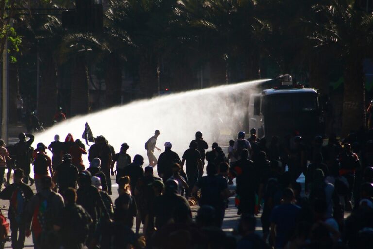 Reportan 8 detenidos en la RM tras manifestaciones: Intendente Guevara lo calificó como 