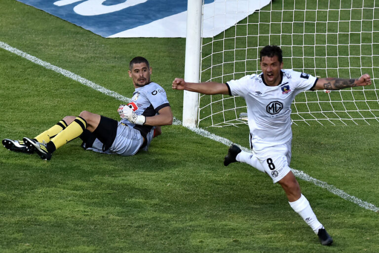 Colo Colo rescata agónico empate en el debut de Quinteros como DT