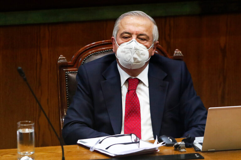 Tribunal cita a declarar a ex ministro Mañalich el próximo 11 de noviembre