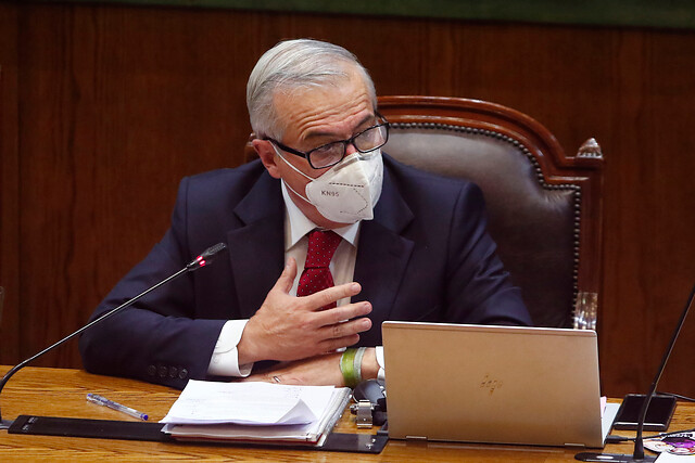 Acusación constitucional: Mañalich pidió disculpas a alcaldes Barriga, Carter y Codina