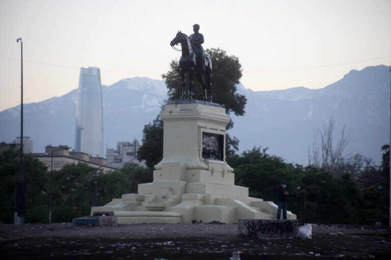 Consejo de Monumentos Nacionales determina dejar monumento al general Baquedano en Plaza Italia