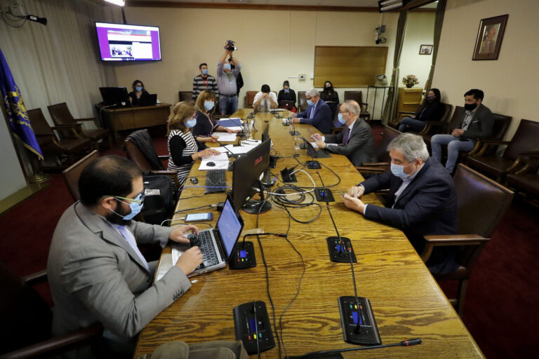 Comisión aprobó acusación constitucional contra Víctor Pérez