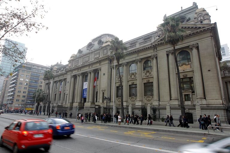 Horarios y aforo reducido: Biblioteca Nacional retoma la atención al público