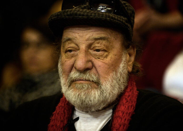 Patricio Manns a un mes de la partida de su esposa: 