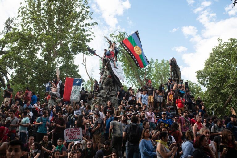 Estallido social chileno es usado como caso de estudio en Universidad de Harvard