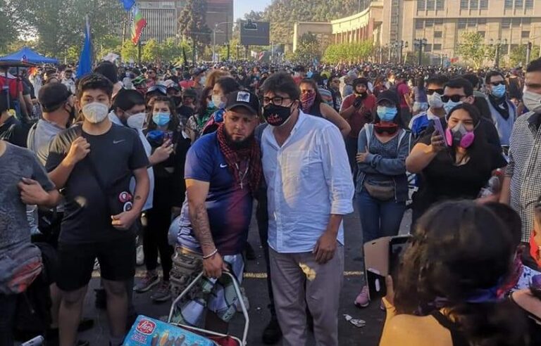 Jadue vuelve a Plaza Italia tras ataque durante la tarde: 