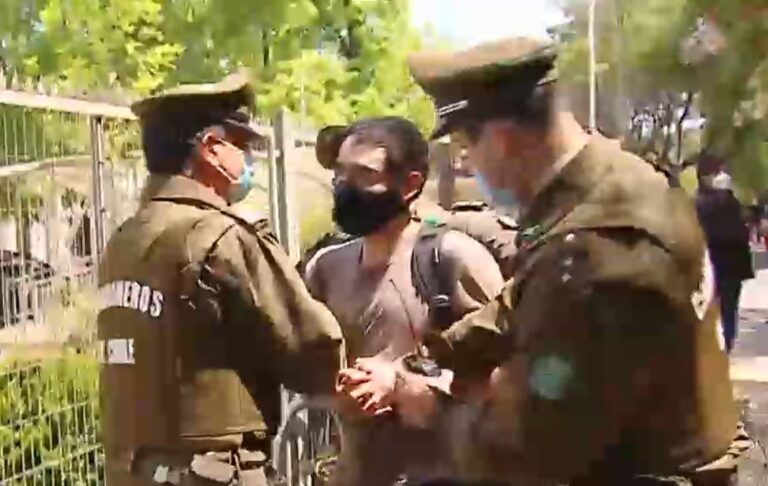 Joven formalizado por bromear diciendo que portaba una bomba quedó con firma mensual