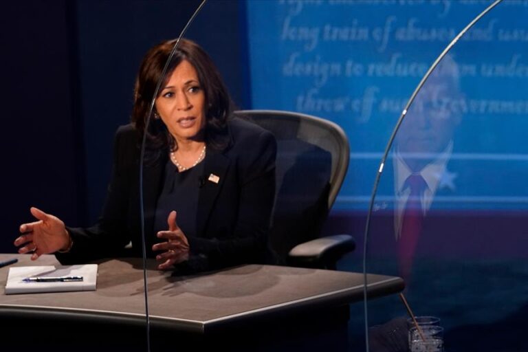 Kamala Harris suspende actividades de campaña por dos contagios de COVID-19 en su equipo