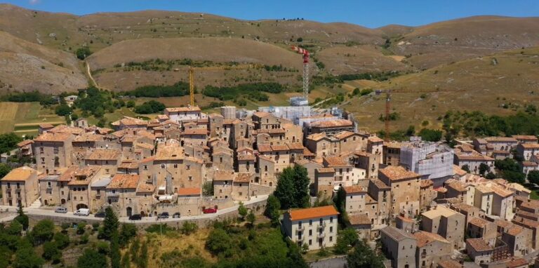 Buscan repoblar con gente joven: Pueblo italiano pagará casi US$10 mil por mudarse