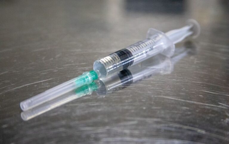 Rusia: Comenzó la producción de EpiVacCorona, la segunda vacuna rusa contra el coronavirus