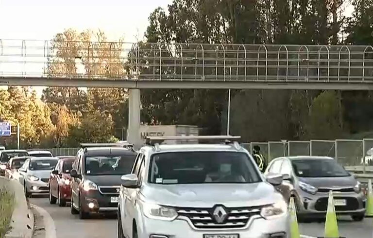 Guevara informó que han salido más de 90 mil vehículos de la RM, un 15% más de lo esperado