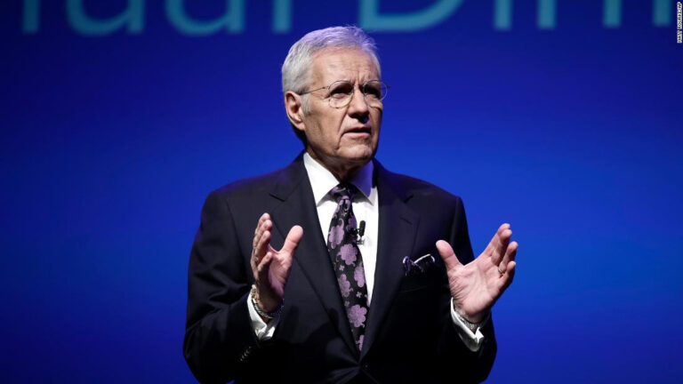 A los 80 años muere Alex Trebek, icónico presentador del programa 