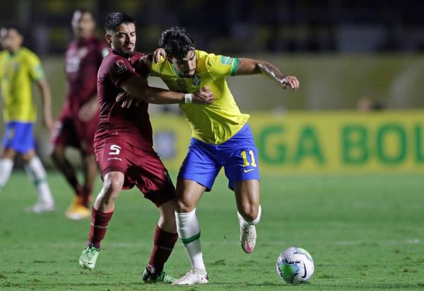 Brasil ganó apenas a Venezuela y es líder absoluto con canasta perfecta