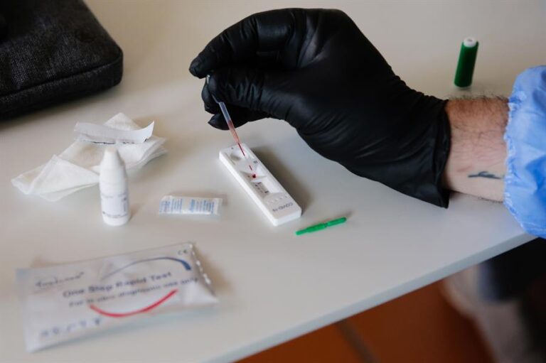 Estados Unidos registra casi 50 mil personas hospitalizadas por COVID-19