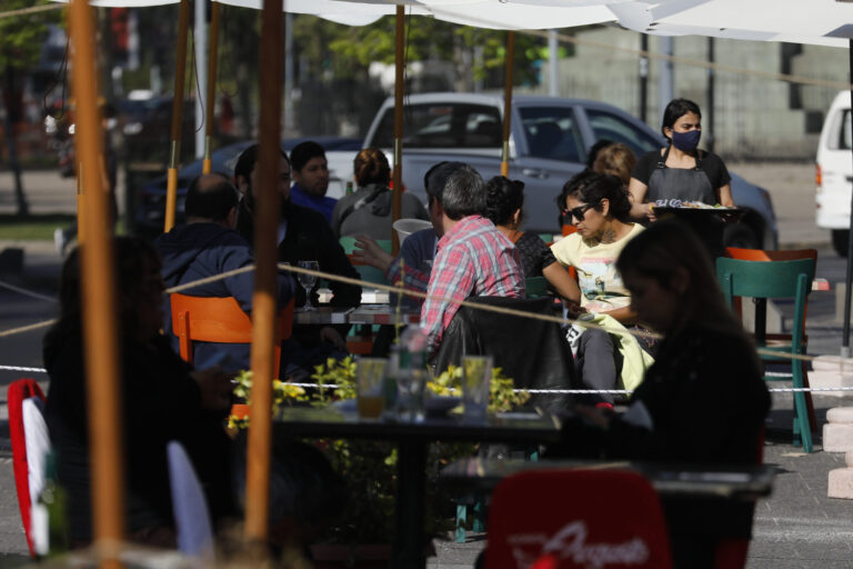 Independencia, Las Condes, San Bernardo y Santiago avanzarán a Apertura Inicial