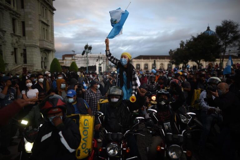 Congreso de Guatemala dará marcha atrás a presupuesto que originó protestas
