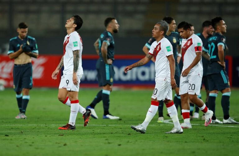 Perú no pudo sumar puntos en la fecha doble y cayó ante Argentina