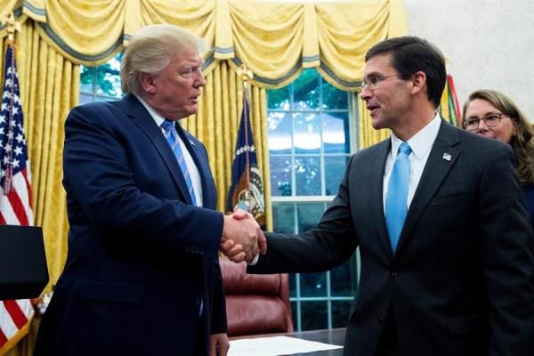 Trump despide al secretario de Defensa y designa al director del Centro Nacional de Contraterrorismo como interino