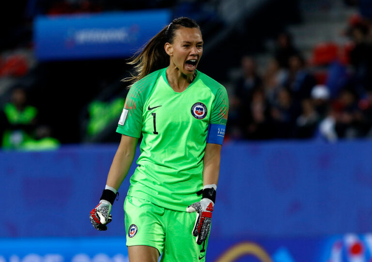 Tiane Endler adelanta amistoso del sábado y mira de reojo el repechaje por los JJ.OO.