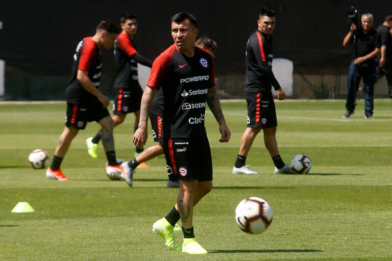 Medel volverá a los entrenamientos y podría ser novedad en La Roja