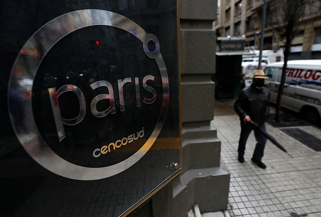 Sernac presentó demandas colectivas contra Falabella y Paris