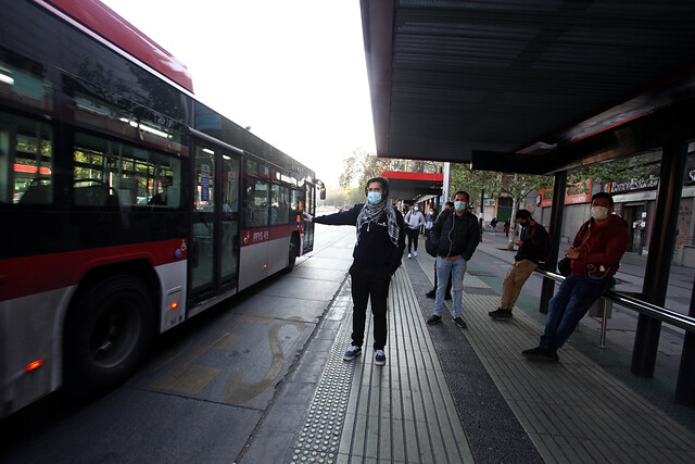 Este jueves se acorta el toque de queda: Revisa los nuevos horarios del transporte