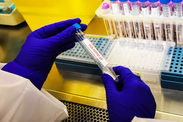 Estados Unidos reportó más de 120 mil casos y volvió a batir su récord por segundo día consecutivo