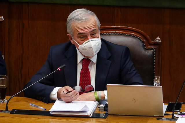 Mañalich declara este miércoles como imputado por responsabilidad en las muertes por la pandemia