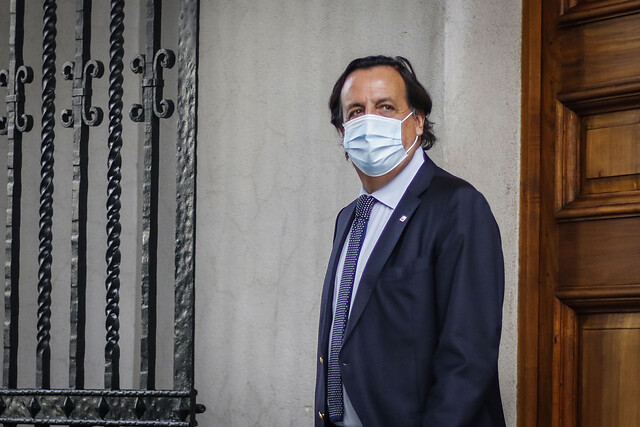 Víctor Pérez: “A Carabineros se le envía a la calle sin estar preparados y, luego, se les persigue con mucha dureza”