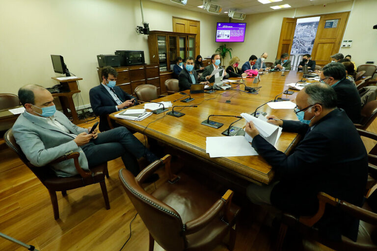 Ahora pasa a la Sala: Segundo retiro del 10% termina su trámite en la Comisión de Constitución