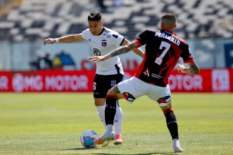 Colo Colo derrota en la agonía a Antofagasta y escapa del descenso