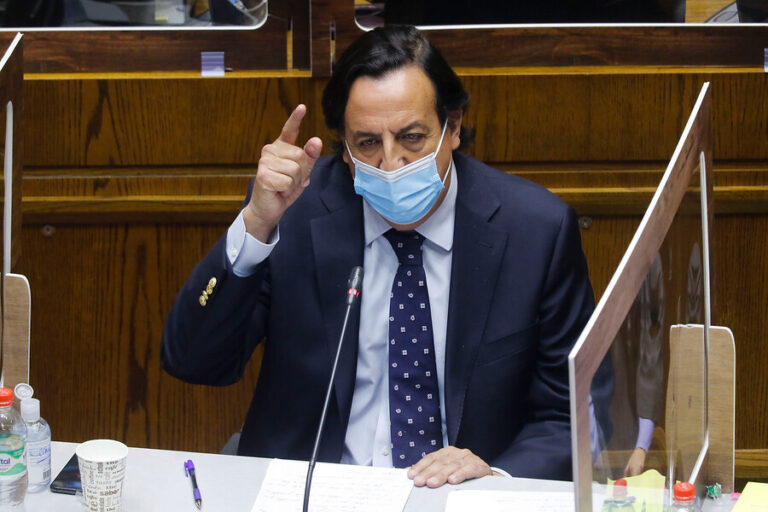 Pérez se defiende de la acusación constitucional: 