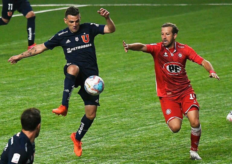 La U cae con un penal al último minuto ante La Calera