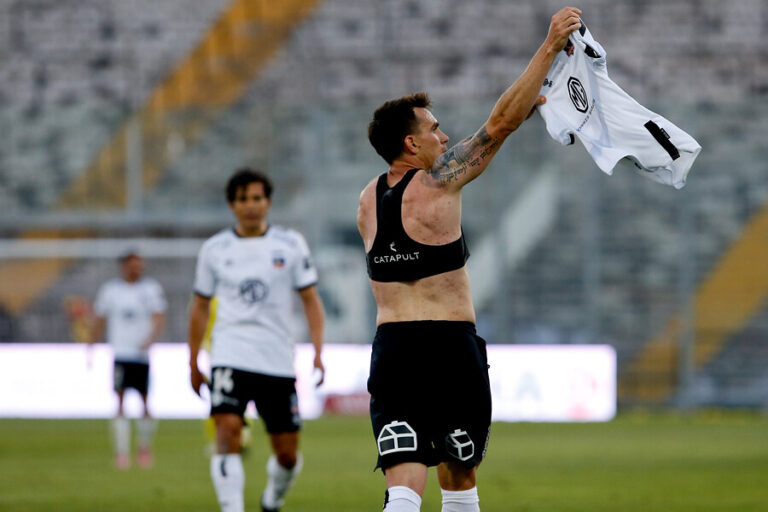 Mouche dio un agónico desahogo en los descuentos y Colo Colo ya no es colista