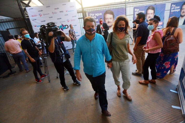 Primarias 2020: DC celebra resultado preliminar que daría como ganador a Claudio Orrego