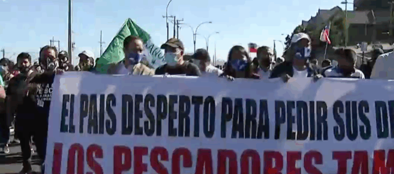 Pescadores protestan para que se anule la Ley de Pesca: Será votada hoy en la Cámara