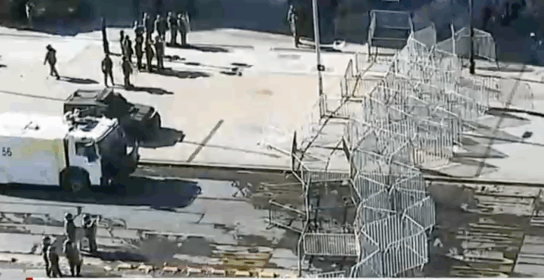 Metro de Santiago informa el cierre de estaciones en Línea 1 y 3 debido a manifestaciones en Alameda