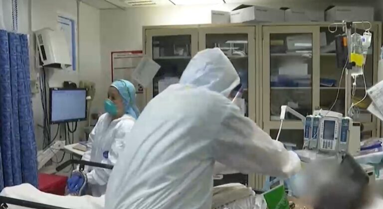 Con más de 350 mil: Estados Unidos vuelve a batir su récord de promedio de casos diarios de COVID-19