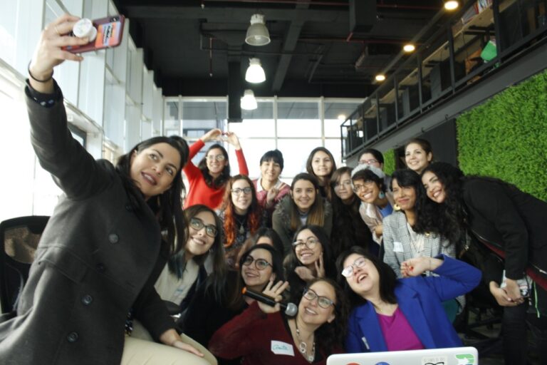 Herramientas digitales para la investigación: Chicas Poderosas Chile realizará taller gratuito para mujeres afines al periodismo
