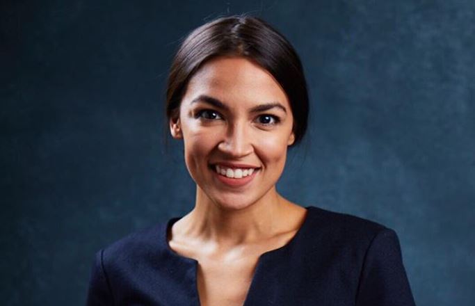AOC destaca rol de organizaciones de inmigrantes y movimientos afroamericanos en triunfo de Biden