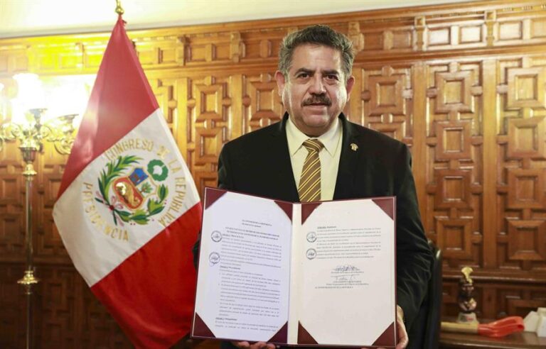 Ya enfrentó una moción de censura: 4 datos de Manuel Merino, el nuevo presidente de Perú