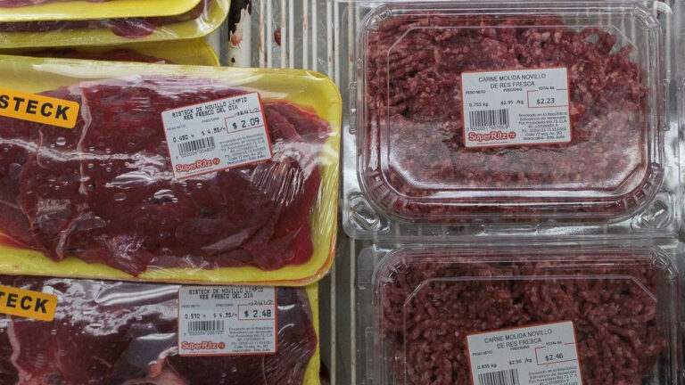China detectó rastros de COVID-19 en envase de carne de cerdo proveniente de Francia
